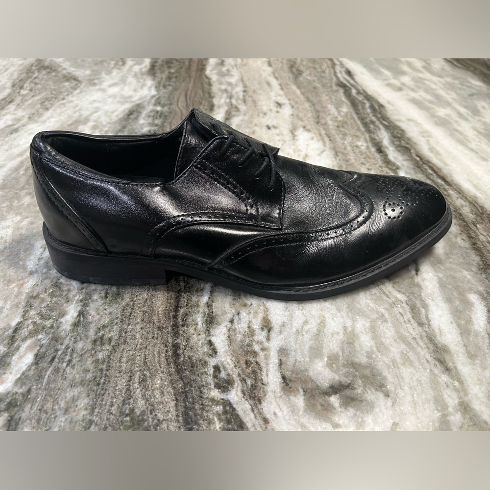 Men’s size 10 Joseph Abboud black leather wingtip oxfords